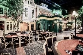 Lounge & Bar