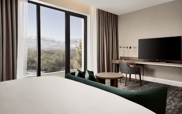 Swissôtel Suite